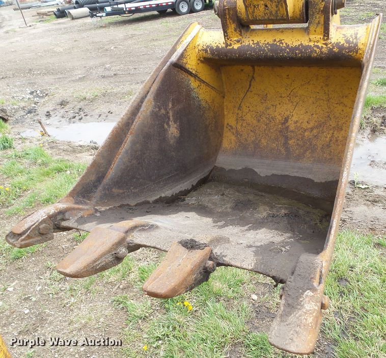 image for item HF9903 1983 John Deere 410B  backhoe