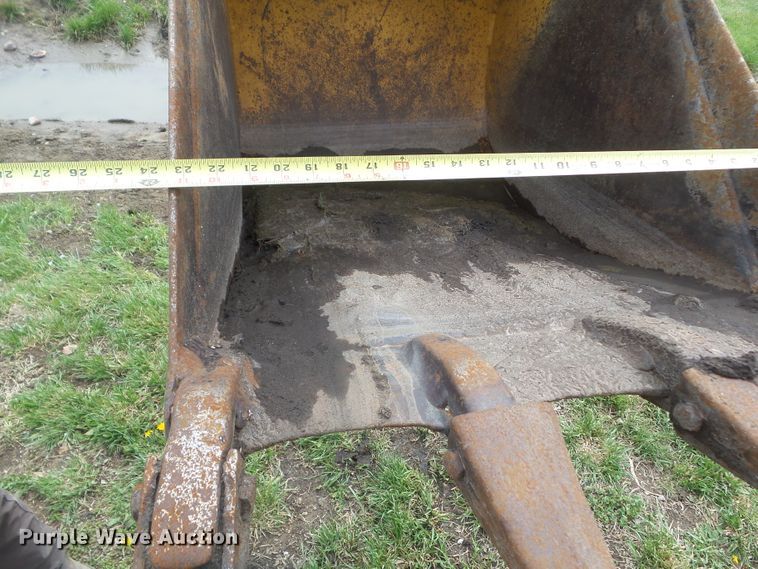 image for item HF9903 1983 John Deere 410B  backhoe