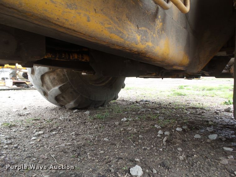 image for item HF9903 1983 John Deere 410B  backhoe