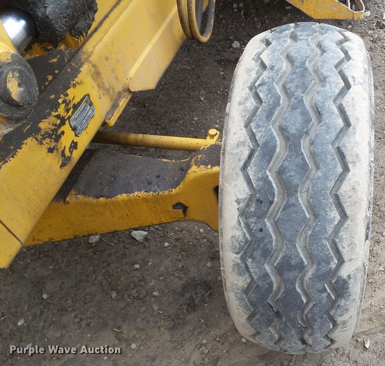 image for item HF9903 1983 John Deere 410B  backhoe