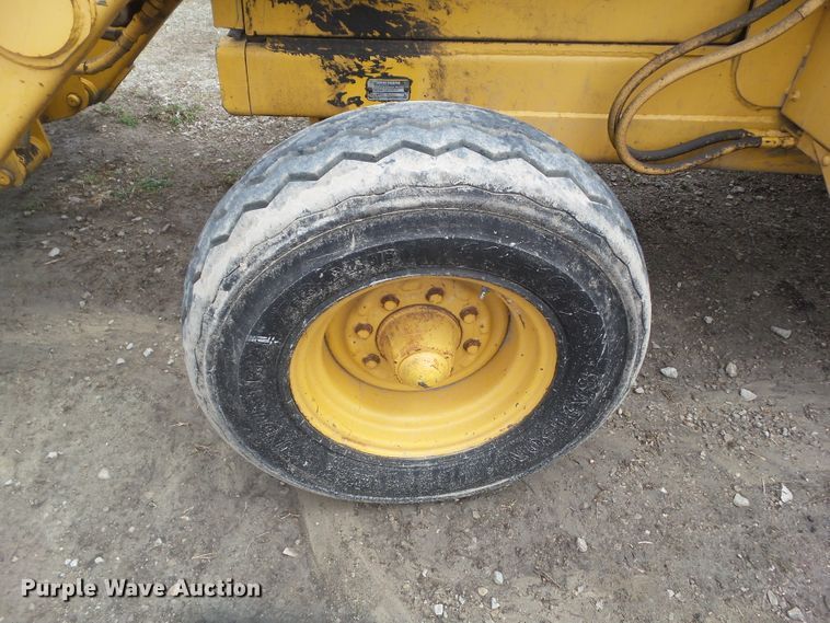 image for item HF9903 1983 John Deere 410B  backhoe