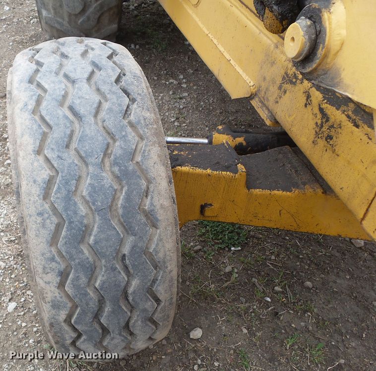 image for item HF9903 1983 John Deere 410B  backhoe