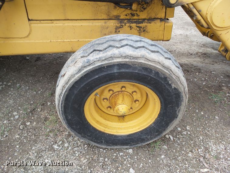 image for item HF9903 1983 John Deere 410B  backhoe