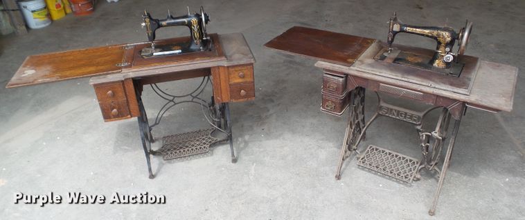 image for item HF9904 (2) Singer sewing machines