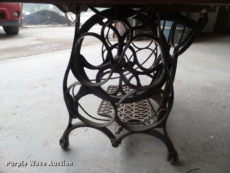 image for item HF9904 (2) Singer sewing machines