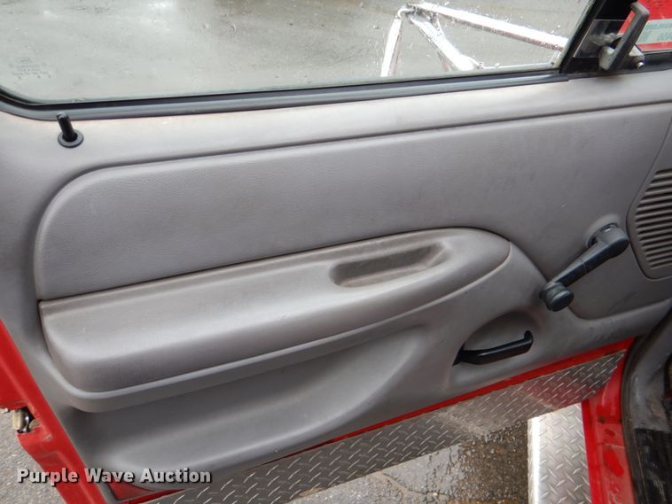 image for item HL9450 1996 Ford F450 Super Duty  rescue vehicle