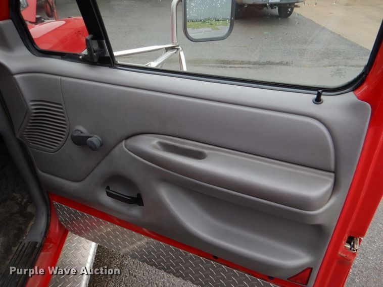 image for item HL9450 1996 Ford F450 Super Duty  rescue vehicle