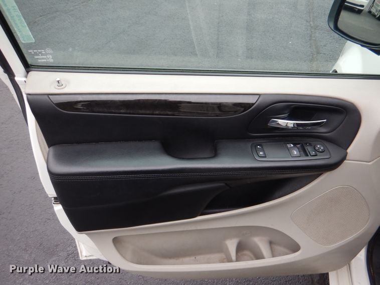 image for item HL9463 2013 Dodge Grand Caravan  van