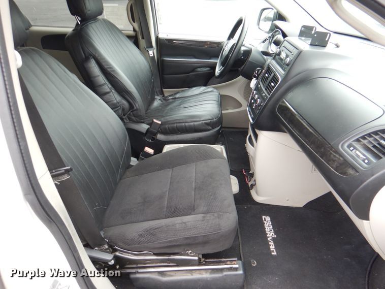 image for item HL9463 2013 Dodge Grand Caravan  van