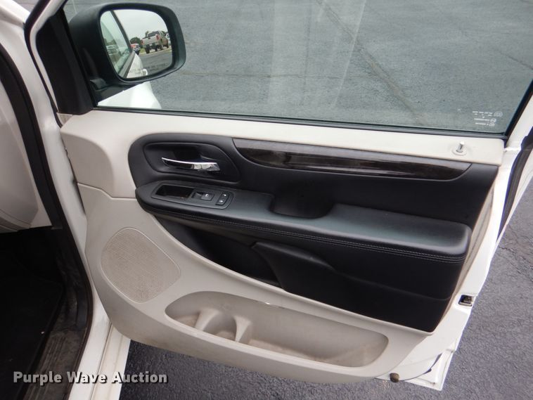 image for item HL9463 2013 Dodge Grand Caravan  van