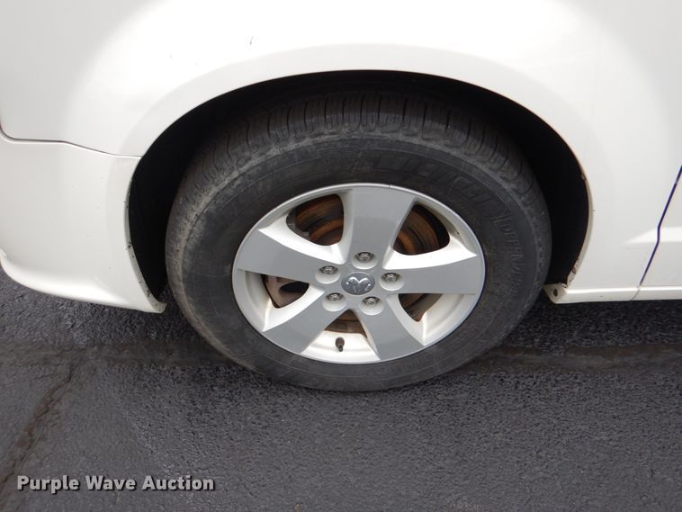 image for item HL9463 2013 Dodge Grand Caravan  van