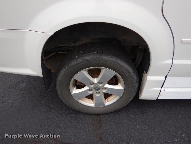 image for item HL9466 2013 Dodge Grand Caravan  handicap accessible van