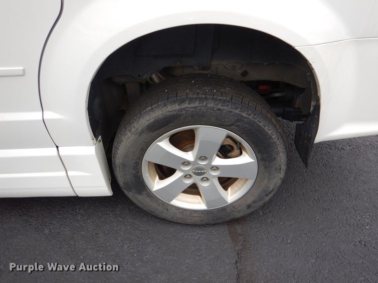 image for item HL9466 2013 Dodge Grand Caravan  handicap accessible van