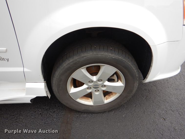 image for item HL9469 2014 Dodge Grand Caravan  handicap accessible van