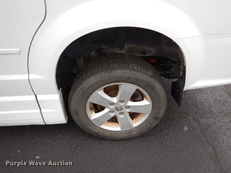 image for item HL9469 2014 Dodge Grand Caravan  handicap accessible van