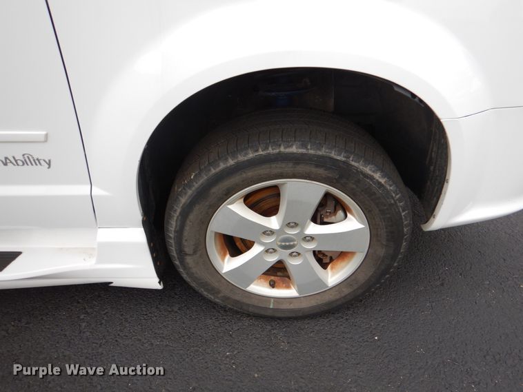 image for item HL9470 2014 Dodge Grand Caravan  handicap accessible van