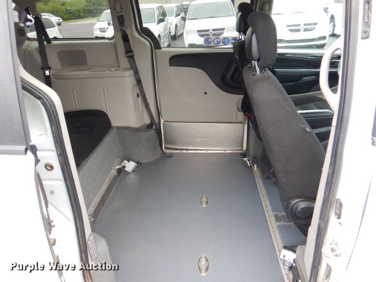 image for item HL9472 2015 Dodge Grand Caravan  handicap accessible van
