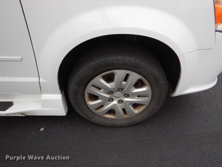 image for item HL9473 2015 Dodge Grand Caravan  handicap accessible van