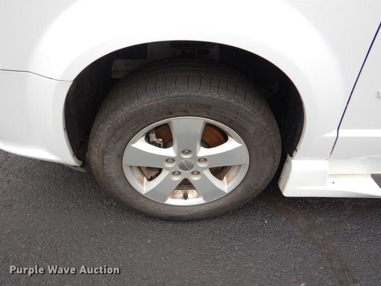 image for item HL9476 2016 Dodge Grand Caravan  handicap accessible van