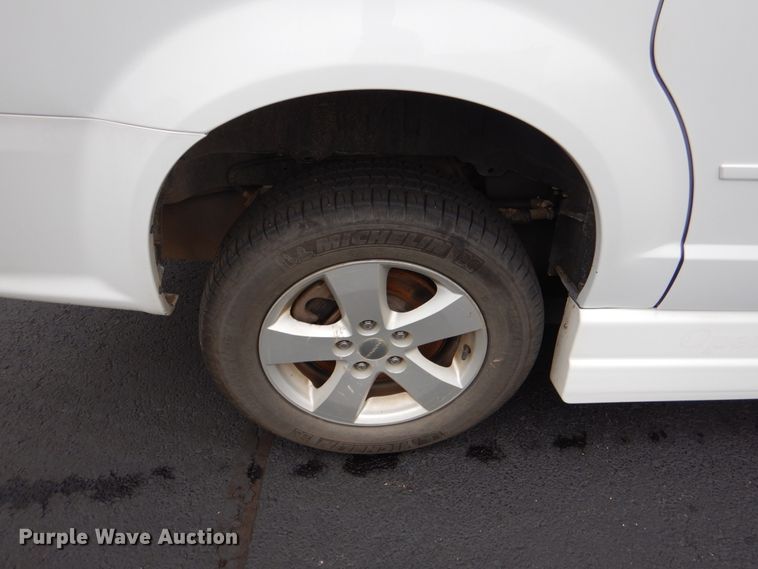 image for item HL9476 2016 Dodge Grand Caravan  handicap accessible van