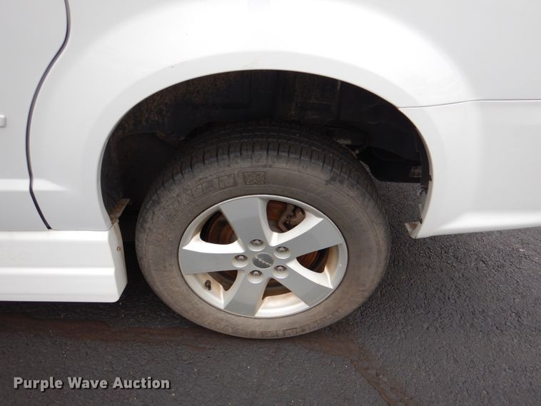 image for item HL9476 2016 Dodge Grand Caravan  handicap accessible van