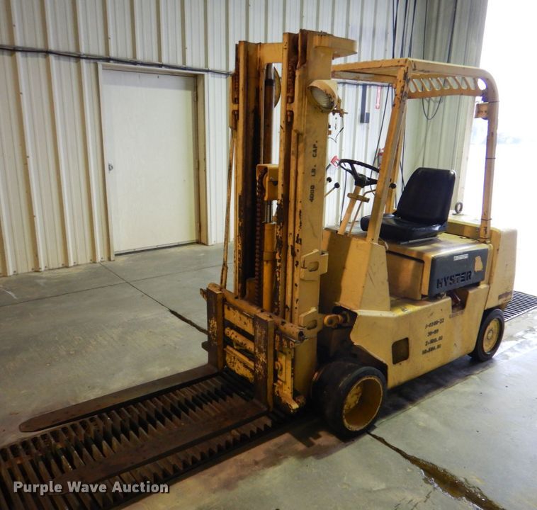 image for item HL9481 1989 Hyster S40XL  warehouse forklift