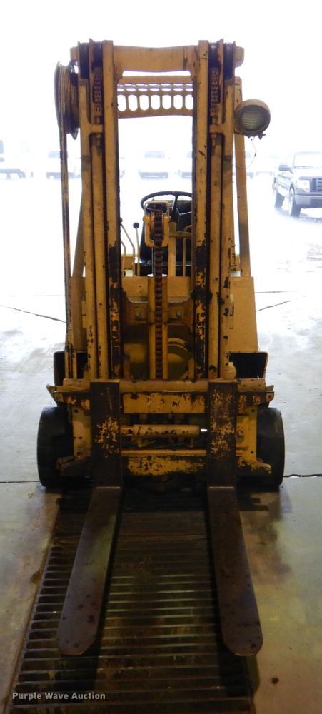 image for item HL9481 1989 Hyster S40XL  warehouse forklift