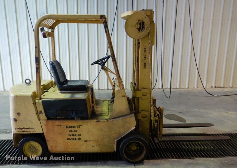 image for item HL9481 1989 Hyster S40XL  warehouse forklift