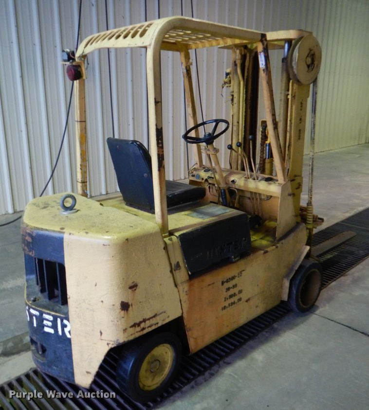 image for item HL9481 1989 Hyster S40XL  warehouse forklift