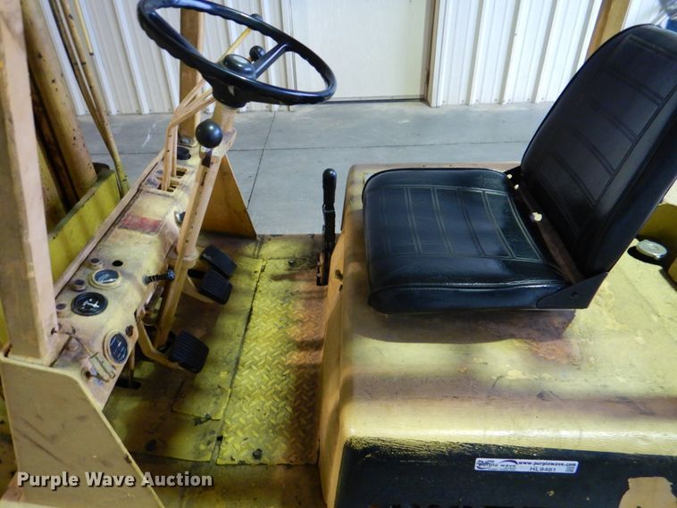 image for item HL9481 1989 Hyster S40XL  warehouse forklift