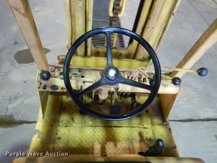 image for item HL9481 1989 Hyster S40XL  warehouse forklift