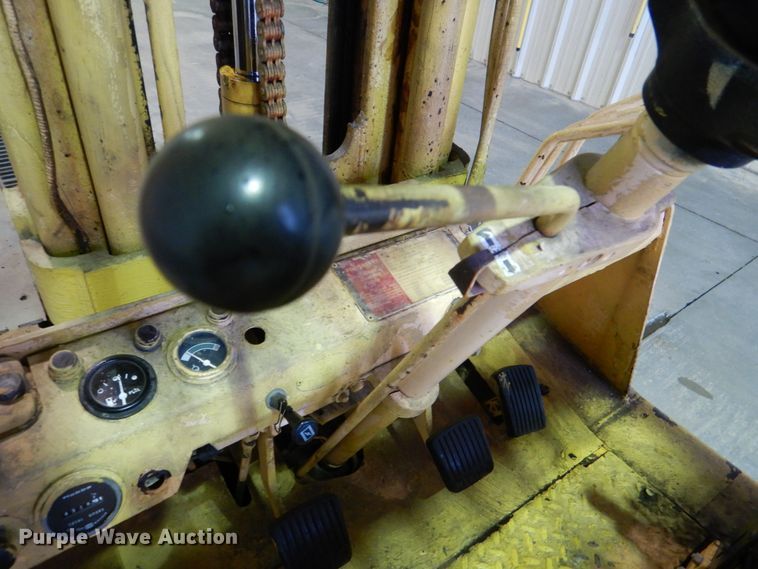 image for item HL9481 1989 Hyster S40XL  warehouse forklift