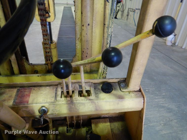 image for item HL9481 1989 Hyster S40XL  warehouse forklift