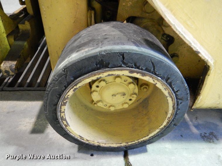 image for item HL9481 1989 Hyster S40XL  warehouse forklift