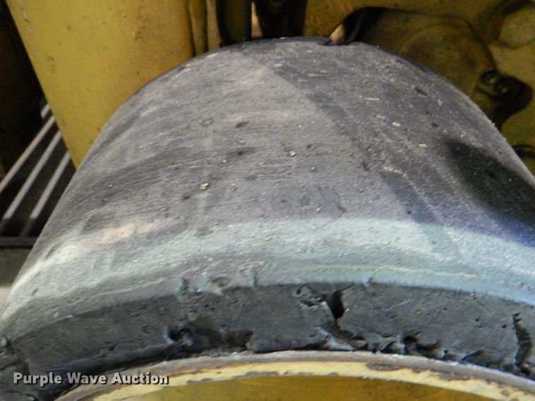 image for item HL9481 1989 Hyster S40XL  warehouse forklift