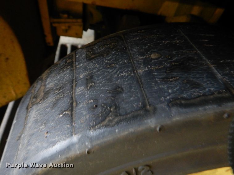 image for item HL9481 1989 Hyster S40XL  warehouse forklift