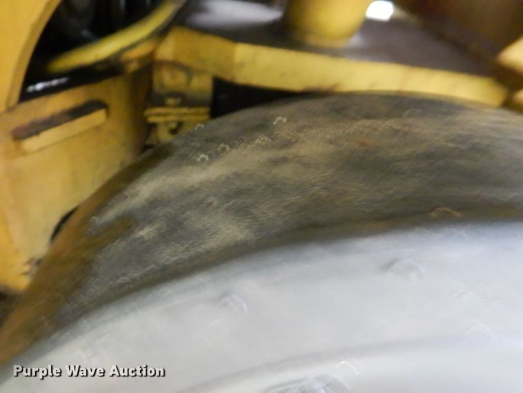 image for item HL9481 1989 Hyster S40XL  warehouse forklift