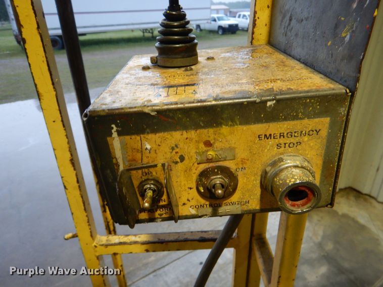 image for item HL9482 Up Right Tiger  scissor lift