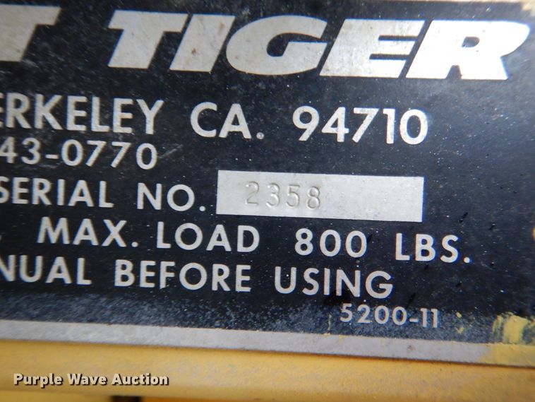 image for item HL9482 Up Right Tiger  scissor lift