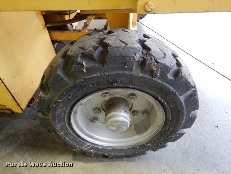 image for item HL9482 Up Right Tiger  scissor lift