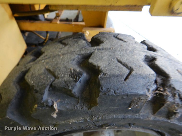 image for item HL9482 Up Right Tiger  scissor lift