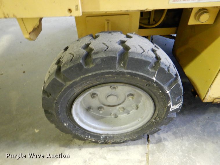 image for item HL9482 Up Right Tiger  scissor lift