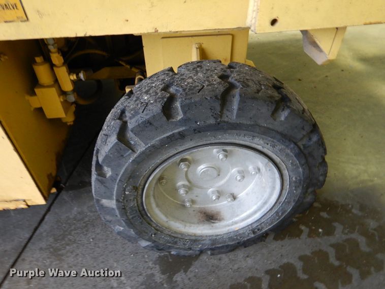 image for item HL9482 Up Right Tiger  scissor lift