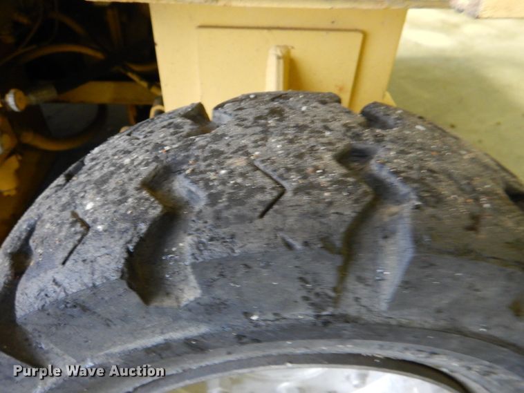 image for item HL9482 Up Right Tiger  scissor lift