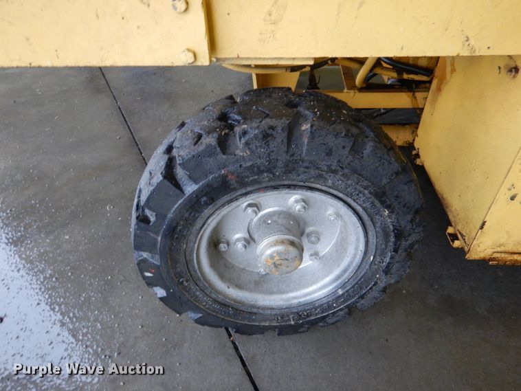 image for item HL9482 Up Right Tiger  scissor lift