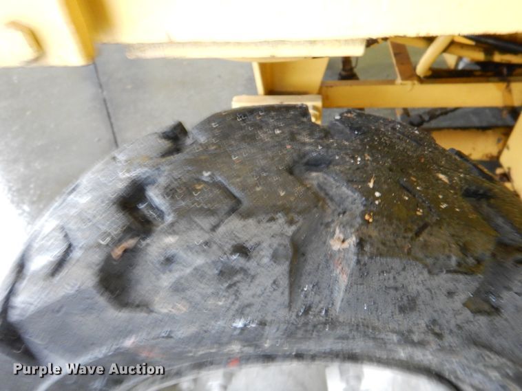 image for item HL9482 Up Right Tiger  scissor lift