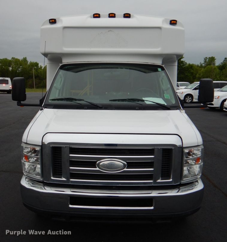 image for item HL9483 2014 Ford E450  shuttle bus