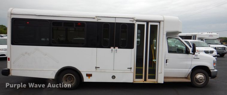 image for item HL9483 2014 Ford E450  shuttle bus
