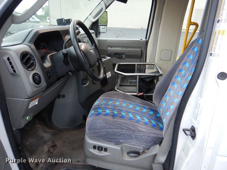 image for item HL9483 2014 Ford E450  shuttle bus