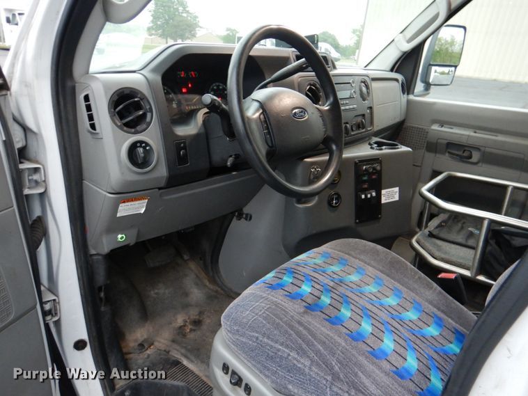 image for item HL9483 2014 Ford E450  shuttle bus